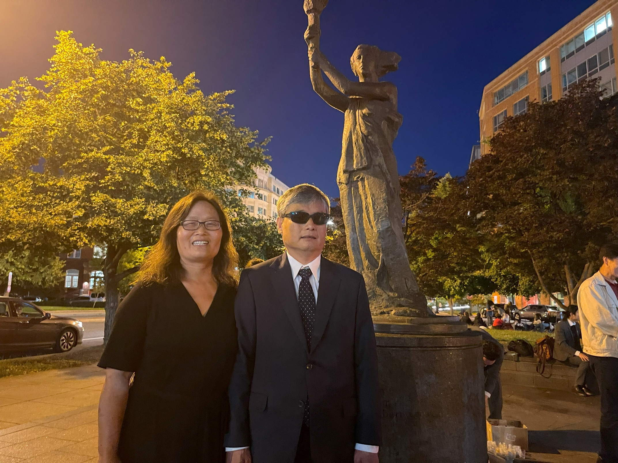 Chen Guangcheng and his wife in front of the Statue of Democracy